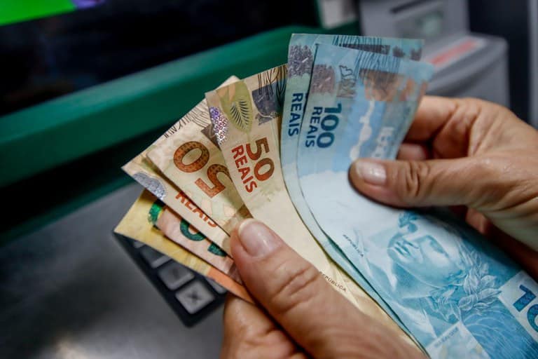 Quem tem direito a antecipar o 13° salário do INSS e receber até maio de 2024