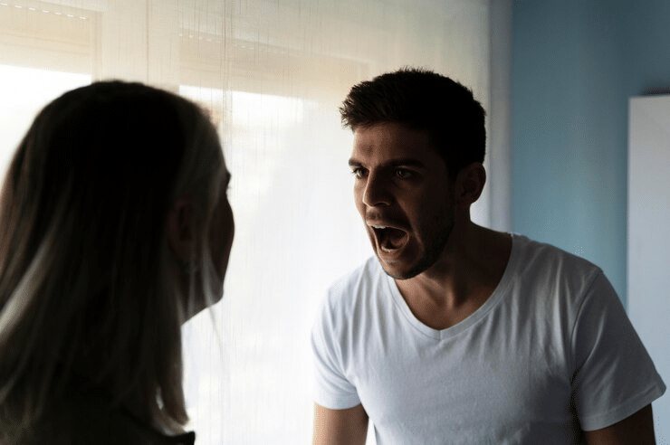 marido que trata mal a esposa