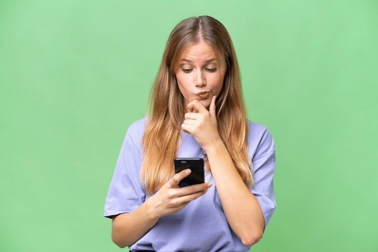 desconfie de quem tira o visto por último do whatsApp