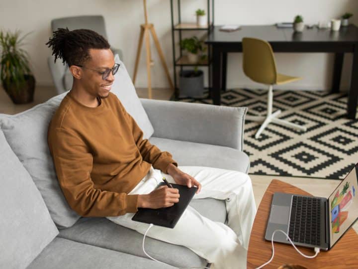 Internet para home office: Quantos megas são ideais para trabalhar em casa?
