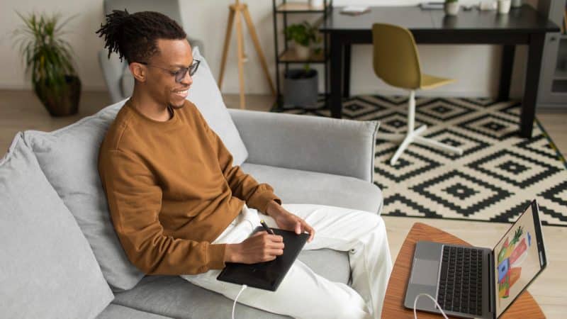 Internet para home office: Quantos megas são ideais para trabalhar em casa?