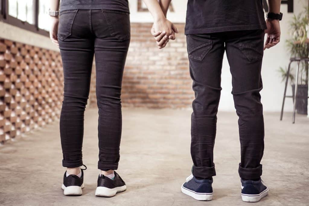 Calça Jeans Preta: Como Usar e Combinar Com Diferentes Peças