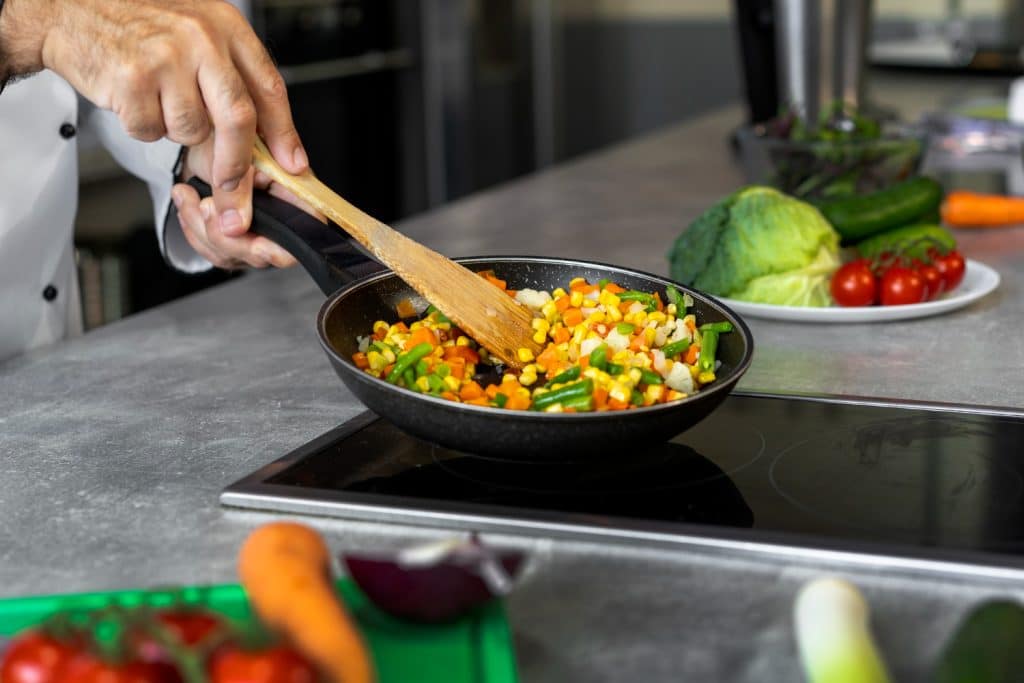  Vale a pena trocar seu fogão por um cooktop? Prós e contras