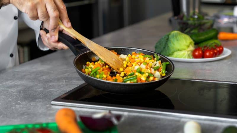 Vale a pena trocar seu fogão por um cooktop? Prós e contras