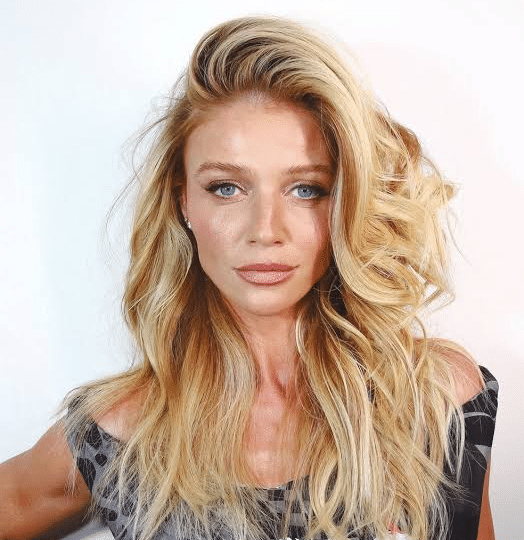 Qual a altura de Cintia Dicker? Dados sobre a modelo brasileira