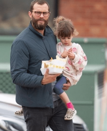 Alberta Dornan: Tudo Sobre a Filha de Jamie Dornan